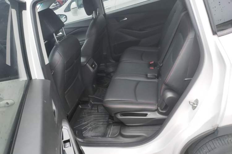 Used Chevrolet Orlando 2020 Light Hybrid Redline 530T Automatic Enjoyment Edition (5+2 Models) Left Rear Seat