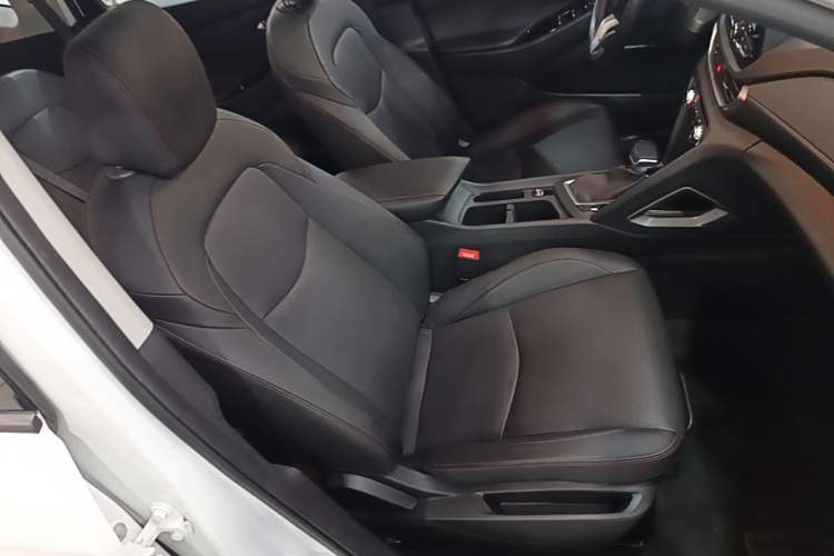 Used Chevrolet Orlando 2020 Light Hybrid Redline 530T Automatic Zhaoxiang Edition (5+2 Models) Right Front Seat