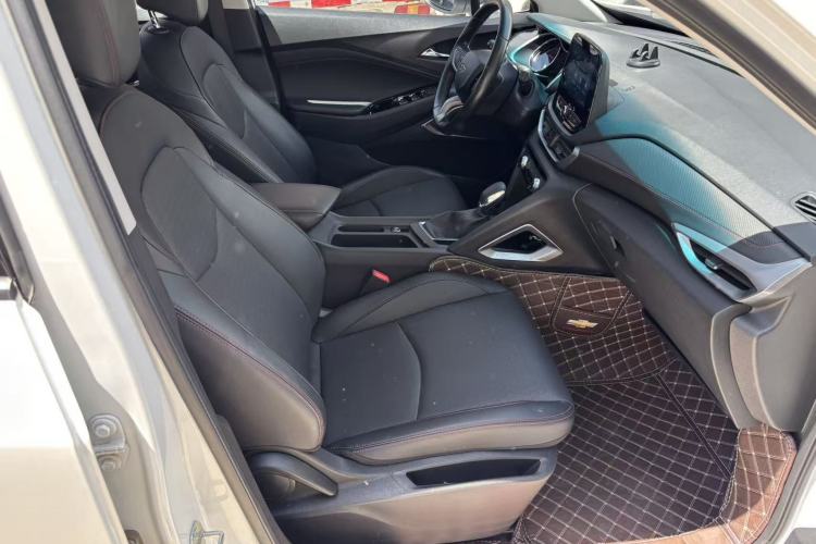 Used Chevrolet Orlando 2020 Light Hybrid Redline 530T Automatic Enjoyment Edition (5+2 Models) Right Front Seat