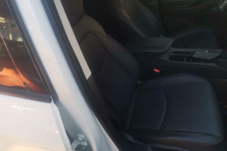 Used Chevrolet Orlando 2020 Light Hybrid Redline 530T Automatic Enjoyment Edition (5+2 Models) Right Front Seat