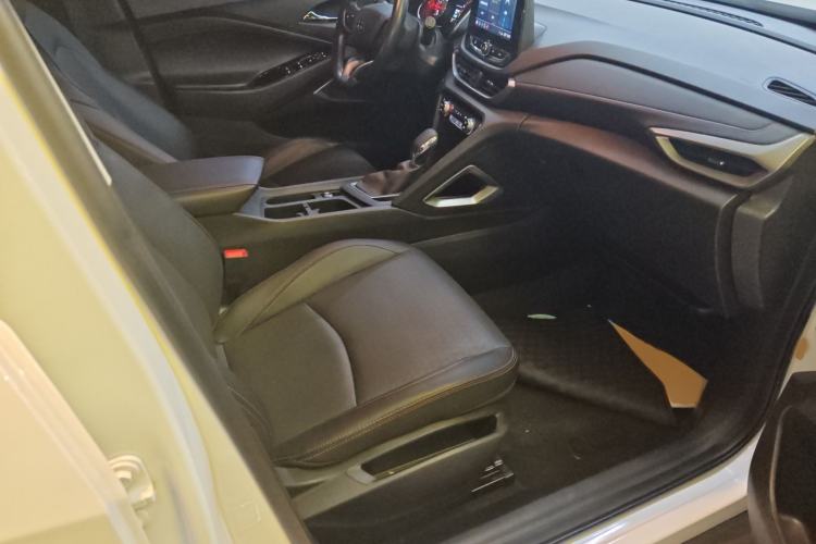 Used Chevrolet Orlando 2020 Light Hybrid Redline 530T Automatic Enjoyment Edition (5+2 Models) Right Front Seat