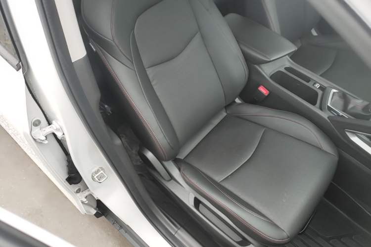 Used Chevrolet Orlando 2020 Light Hybrid Redline 530T Automatic Enjoyment Edition (5+2 Models) Right Front Seat
