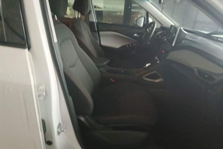 Used Chevrolet Orlando 2020 Mild Hybrid 530T Automatic Enjoyment Edition (5+2 Models) Right Front Seat