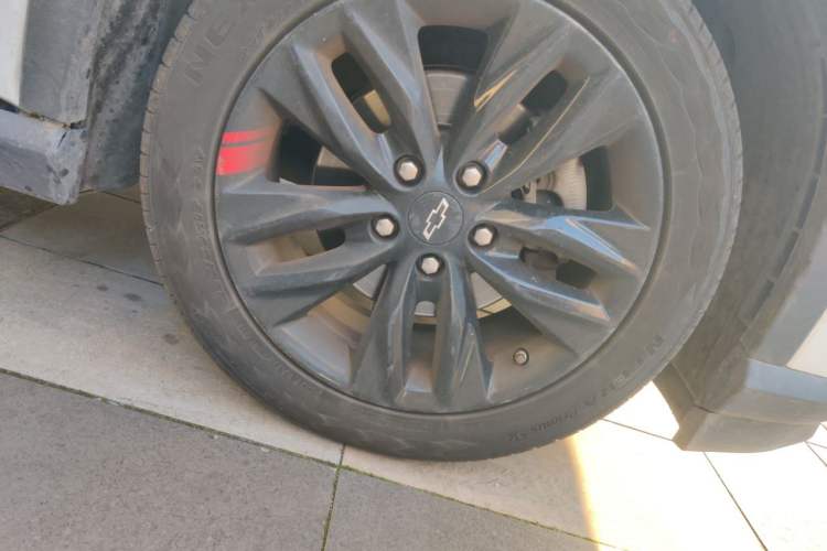 Used Chevrolet Orlando 2020 Light Hybrid Redline 530T Automatic Enjoyment Edition (5+2 Models) Right Front Wheel Hub