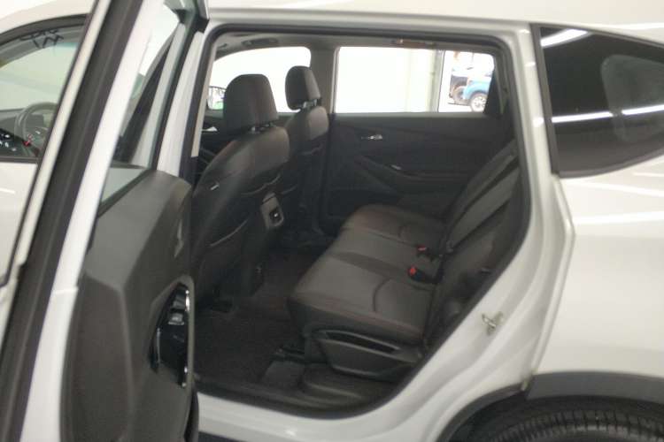 Used Chevrolet Orlando 2020 Light Hybrid Redline 530T Automatic Enjoyment Edition (5+2 Models) Right Rear Seat