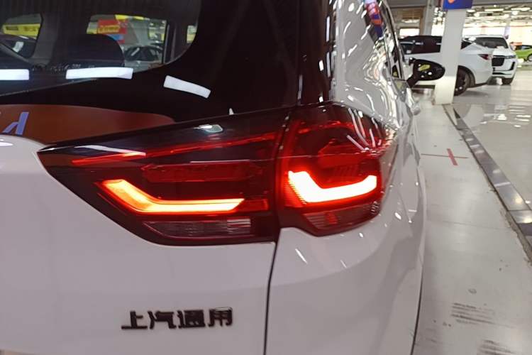 Used Chevrolet Orlando 2020 Light Hybrid Redline 530T Automatic Zhaoxiang Edition (5+2 Models) Right Rear Taillight