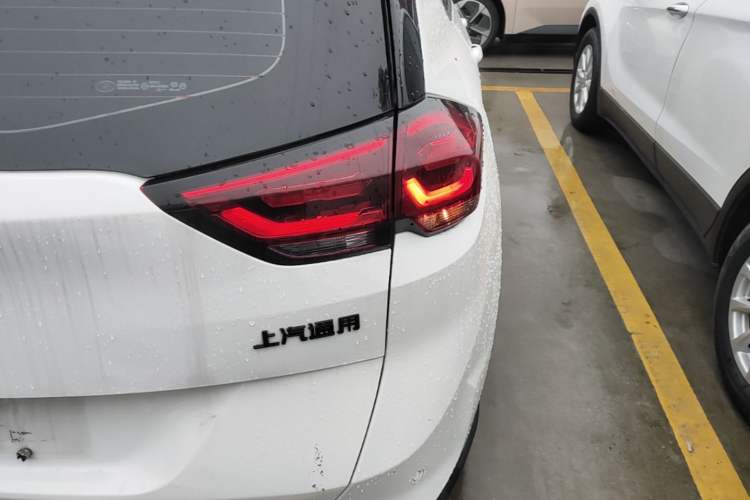 Used Chevrolet Orlando 2020 Light Hybrid Redline 530T Automatic Enjoyment Edition (5+2 Models) Right Rear Taillight