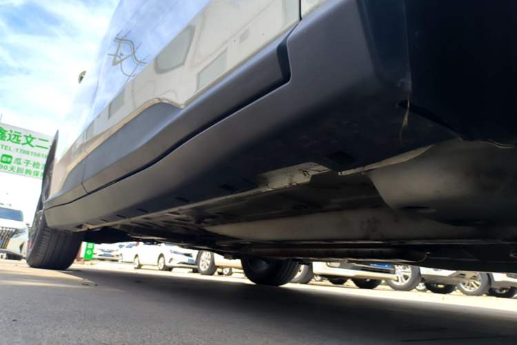 Used Chevrolet Orlando 2020 Light Hybrid Redline 530T Automatic Enjoyment Edition (5+2 Models) Right Side Sill