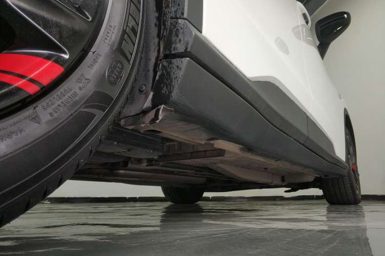 Used Chevrolet Orlando 2020 Light Hybrid Redline 530T Automatic Enjoyment Edition (5+2 Models) Right Side Sill