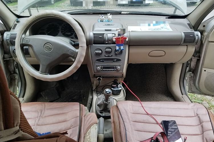 Used Chevrolet Sail 2005 SRV 1.6 SL MT Center Console