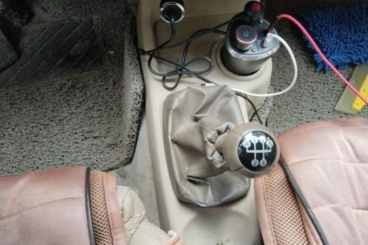 Used Chevrolet Sail 2005 SRV 1.6 SL MT Gear Lever