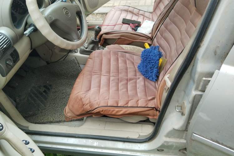 Used Chevrolet Sail 2005 SRV 1.6 SL MT Left Front Seat