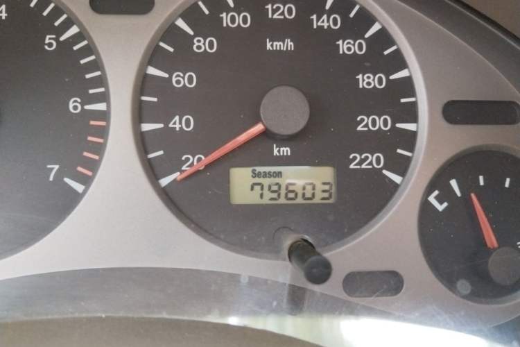 Used Chevrolet Sail 2005 SRV 1.6 SL MT Odometer Close Up