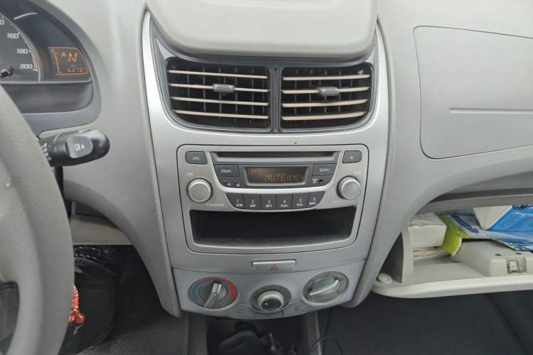 Used Chevrolet Sail 2010 Sedan 1.4L AMT Excellence Edition Audio And AC Panel