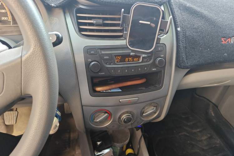 Used Chevrolet Sail 2010 Sedan 1.2L Manual Warm Edition Audio And AC Panel