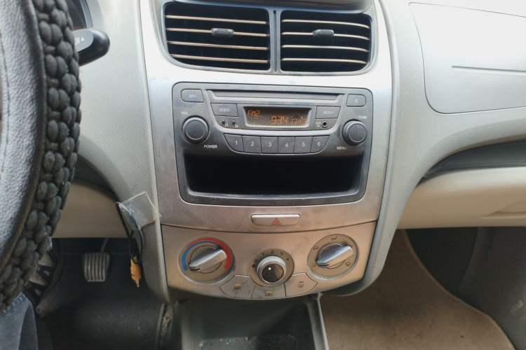 Used Chevrolet Sail 2010 Sedan 1.2L Manual Fashion Edition Audio And AC Panel