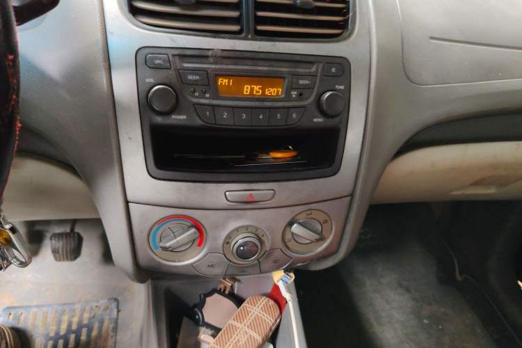 Used Chevrolet Sail 2010 Sedan 1.2L Manual Warm Edition Audio And AC Panel