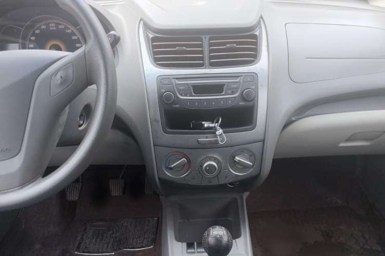 Used Chevrolet Sail 2010 Sedan 1.2L Manual Fashion Edition Audio And AC Panel