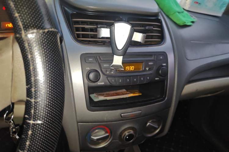 Used Chevrolet Sail 2010 Sedan 1.2L Manual Fashion Edition Audio And AC Panel