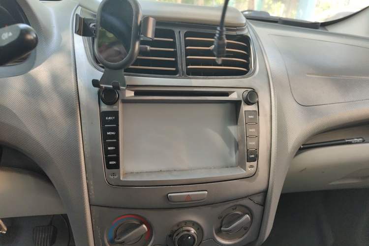 Used Chevrolet Sail 2010 Sedan 1.2L Manual Fashion Edition Audio And AC Panel
