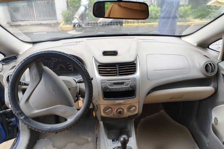Used Chevrolet Sail 2010 Sedan 1.2L Manual Fashion Edition Center Console