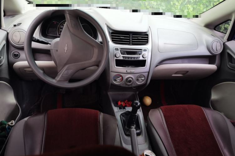 Used Chevrolet Sail 2010 Sedan 1.2L Manual Warm Edition Center Console