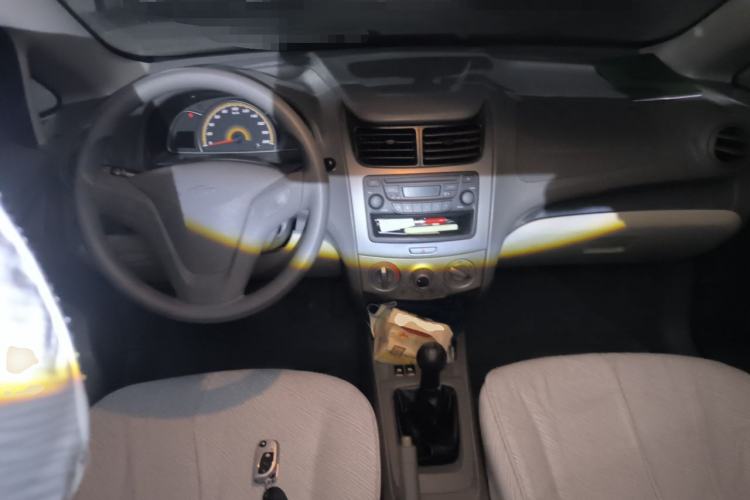 Used Chevrolet Sail 2010 Sedan 1.2L Manual Fashion Edition Center Console