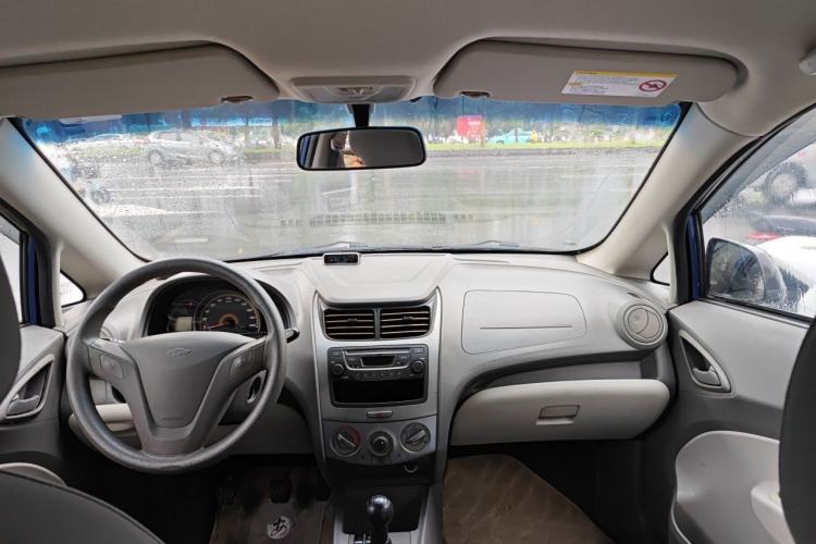 Used Chevrolet Sail 2010 Sedan 1.2L Manual Fashion Edition Center Console