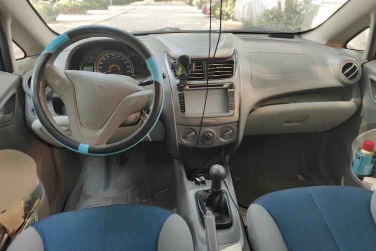 Used Chevrolet Sail 2010 Sedan 1.2L Manual Fashion Edition Center Console