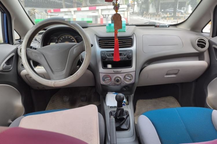 Used Chevrolet Sail 2010 Sedan 1.2L Manual Fashion Edition Center Console