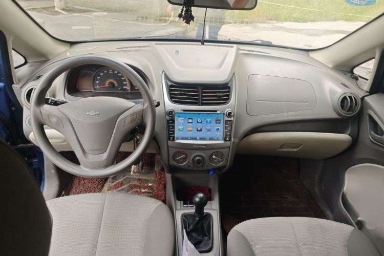 Used Chevrolet Sail 2010 Sedan 1.2L Manual Warm Edition Center Console