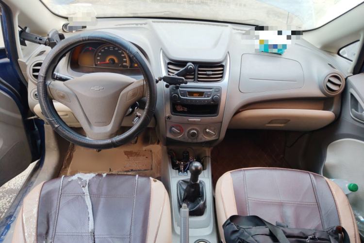 Used Chevrolet Sail 2010 Sedan 1.2L Manual Warm Edition Center Console