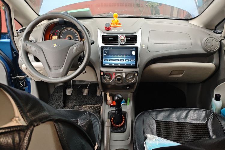 Used Chevrolet Sail 2010 Sedan 1.4L Manual Ideal Edition Center Console