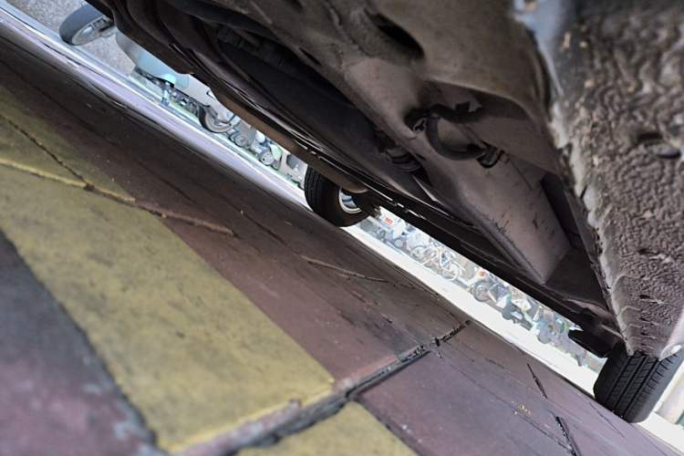 Used Chevrolet Sail 2010 Sedan 1.2L Manual Warm Edition Chassis Front Left
