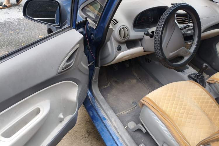 Used Chevrolet Sail 2010 Sedan 1.2L Manual Fashion Edition Driver Seat