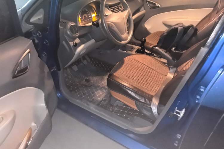 Used Chevrolet Sail 2010 Sedan 1.4L Manual Enjoyment Edition Driver Seat