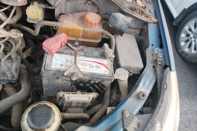 Used Chevrolet Sail 2010 Sedan 1.2L Manual Warm Edition Engine Bay Left