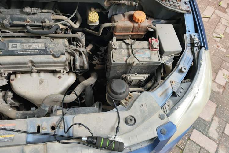 Used Chevrolet Sail 2010 Sedan 1.2L Manual Warm Edition Engine Bay Left