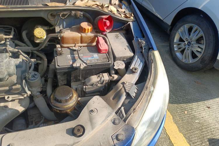 Used Chevrolet Sail 2010 Sedan 1.4L Manual Ideal Edition Engine Bay Left