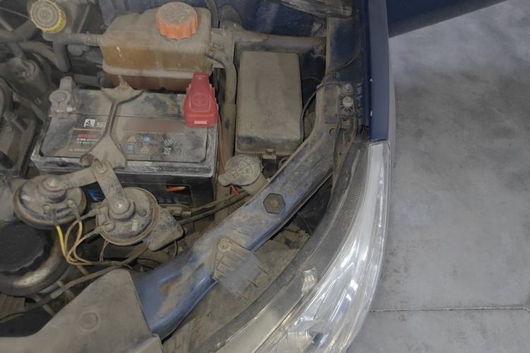 Used Chevrolet Sail 2010 Sedan 1.2L Manual Warm Edition Engine Bay Left