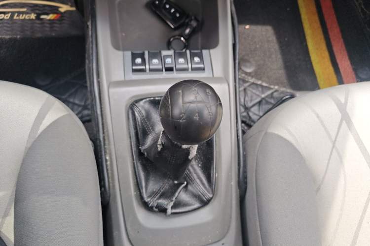 Used Chevrolet Sail 2010 Sedan 1.4L Manual Enjoyment Edition Gear Lever
