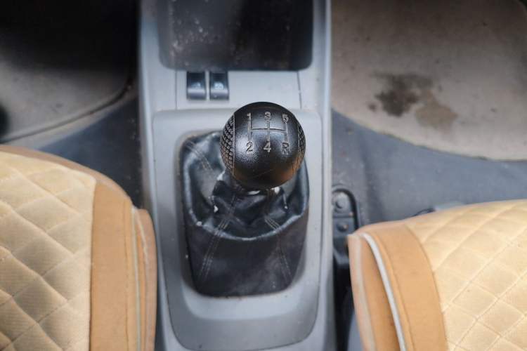 Used Chevrolet Sail 2010 Sedan 1.2L Manual Fashion Edition Gear Lever