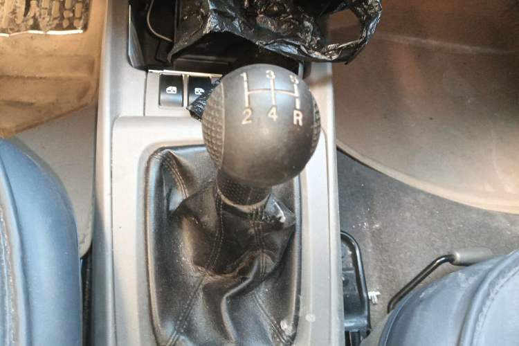 Used Chevrolet Sail 2010 Sedan 1.4L Manual Ideal Edition Gear Lever
