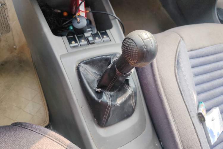 Used Chevrolet Sail 2010 Sedan 1.2L Manual Warm Edition Gear Lever