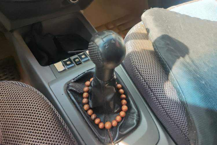 Used Chevrolet Sail 2010 Sedan 1.2L Manual Fashion Edition Gear Lever