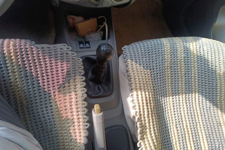 Used Chevrolet Sail 2010 Sedan 1.4L Manual Ideal Edition Gear Lever