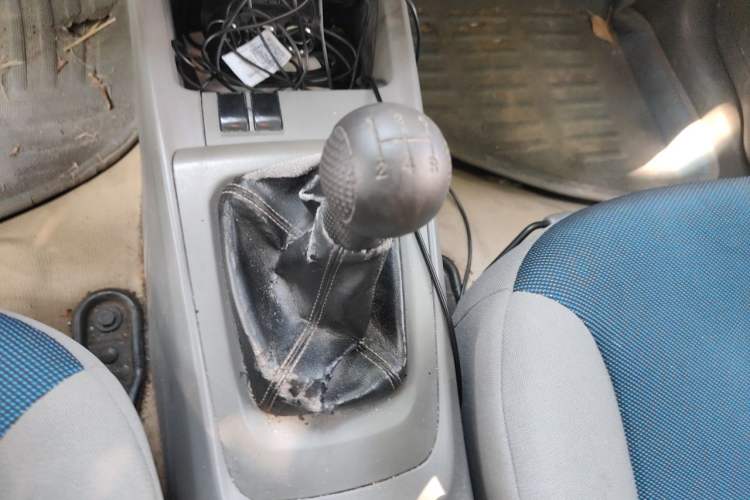 Used Chevrolet Sail 2010 Sedan 1.2L Manual Fashion Edition Gear Lever