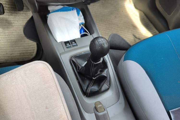 Used Chevrolet Sail 2010 Sedan 1.2L Manual Fashion Edition Gear Lever