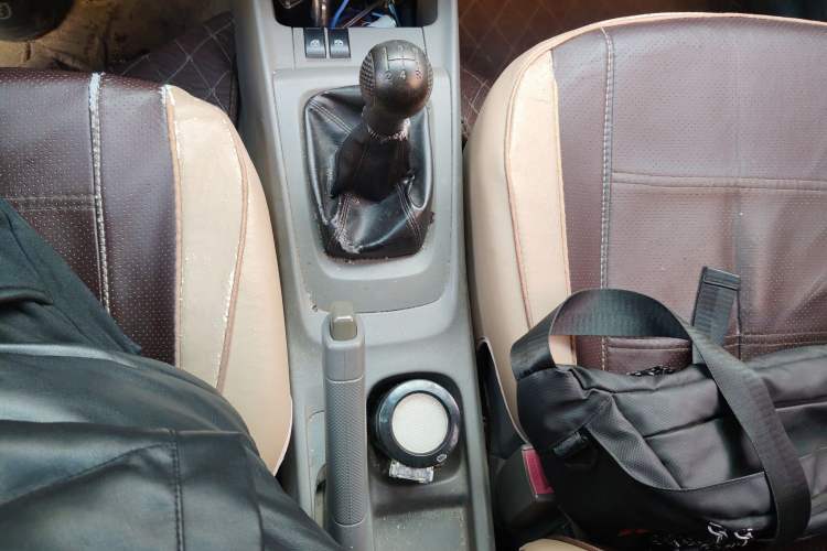 Used Chevrolet Sail 2010 Sedan 1.2L Manual Warm Edition Gear Lever