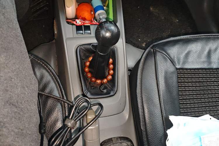 Used Chevrolet Sail 2010 Sedan 1.4L Manual Ideal Edition Gear Lever